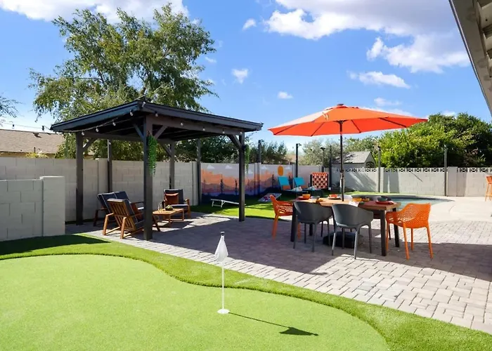 Chic With Backyard Oasis Pool Game Holiday home *