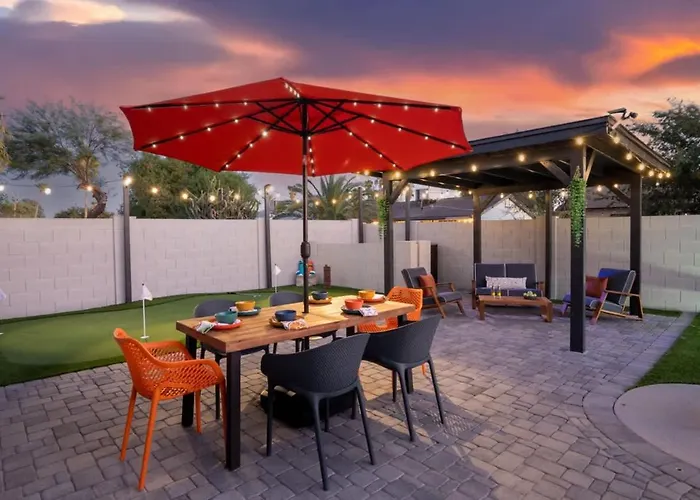 Holiday home Chic With Backyard Oasis Pool Game