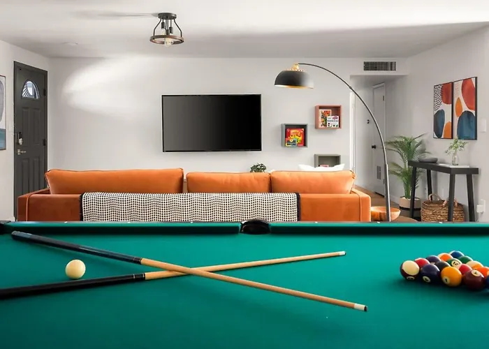 Chic With Backyard Oasis Pool Game Holiday home *